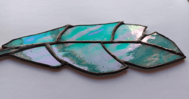 Opaque iridescent feather 