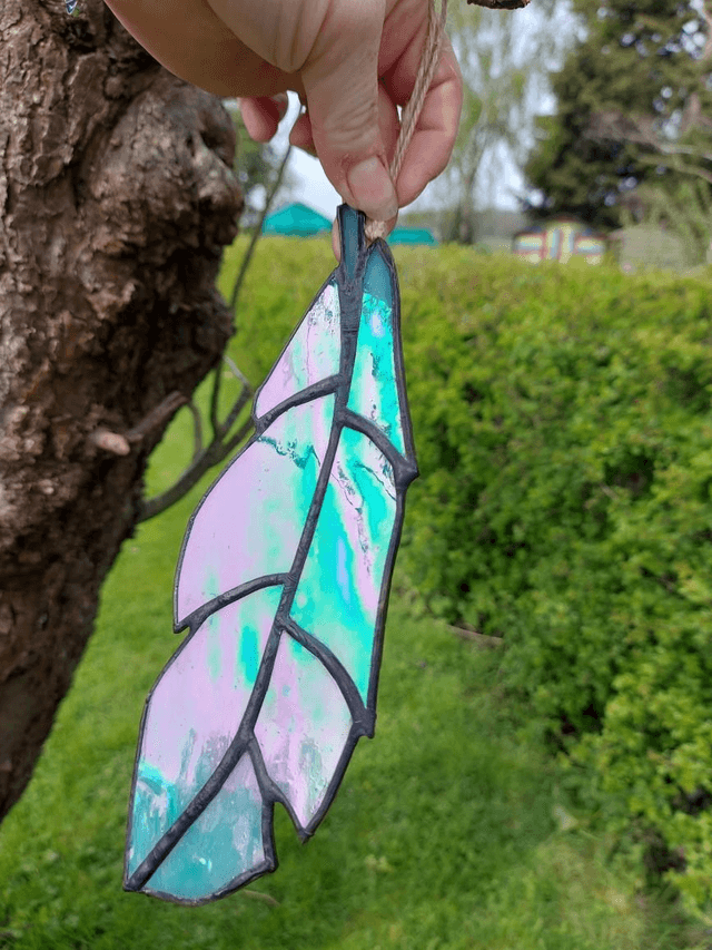 Opaque iridescent feather 