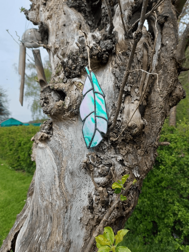 Opaque iridescent feather 